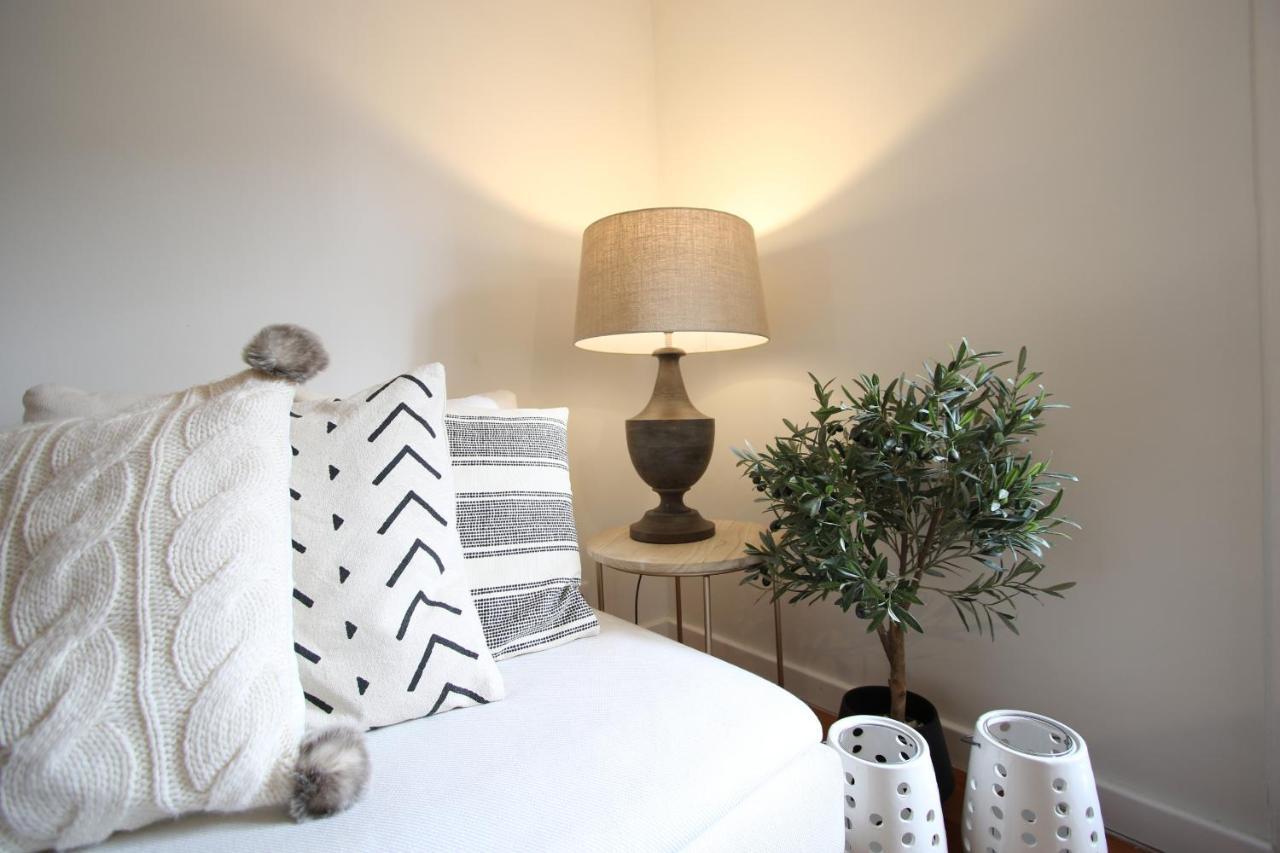 Chic Urban Retreat At Downtown With Balcony & Views Lägenhet Lisboa Exteriör bild